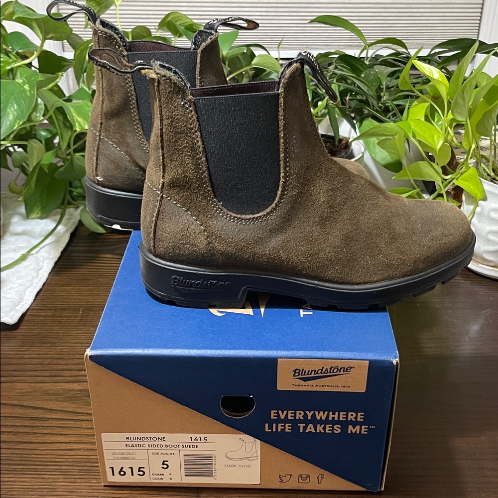Blundstone Dark Olive Suede Boots. Australian size 5. US M6/W8. Great condition.